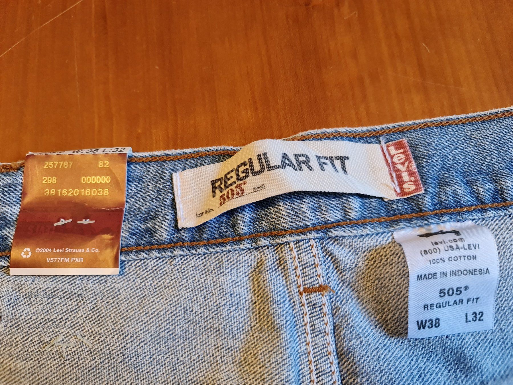 Levi's Jeans: LEVI'S Jeans 505 Regular Fit W38/L32 – Nuovo (secondo la descrizione) da Embrach venduto da Ta89 3