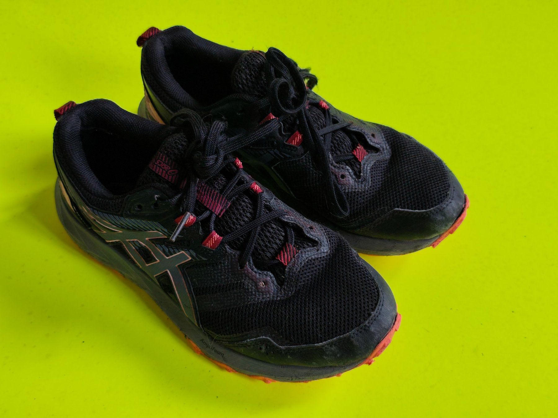 Asics Scarpe da donna: Asics chaussures de running – Usato da Delémont venduto da antioque