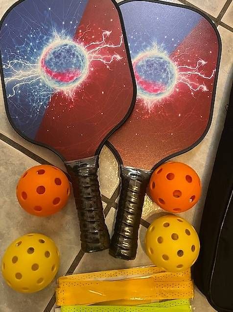 GoSports GS1 Lot de 2 raquettes de pickleball avec 2 balles de pickleball – Raquettes de pickleball en fibre de verre approuvées par l'USAPA