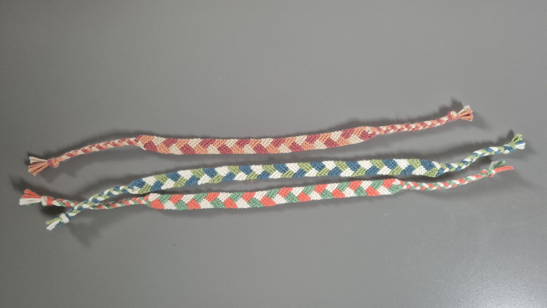 Bracciali & Braccialetti: Freundschaftsbändeli, Handmade, Neu, Je 7.-! – Nuovo e nell'imballaggio originale da Spiegel b. Bern venduto da ast_dp6f