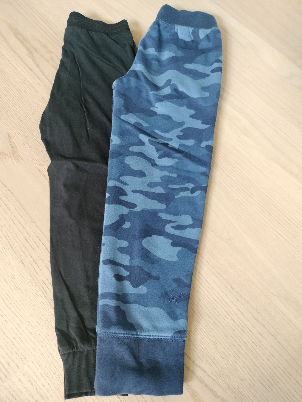 Pantaloni: 2x Trainer-Hosen Grössen 134 – Usato da Neftenbach venduto da TheKringel