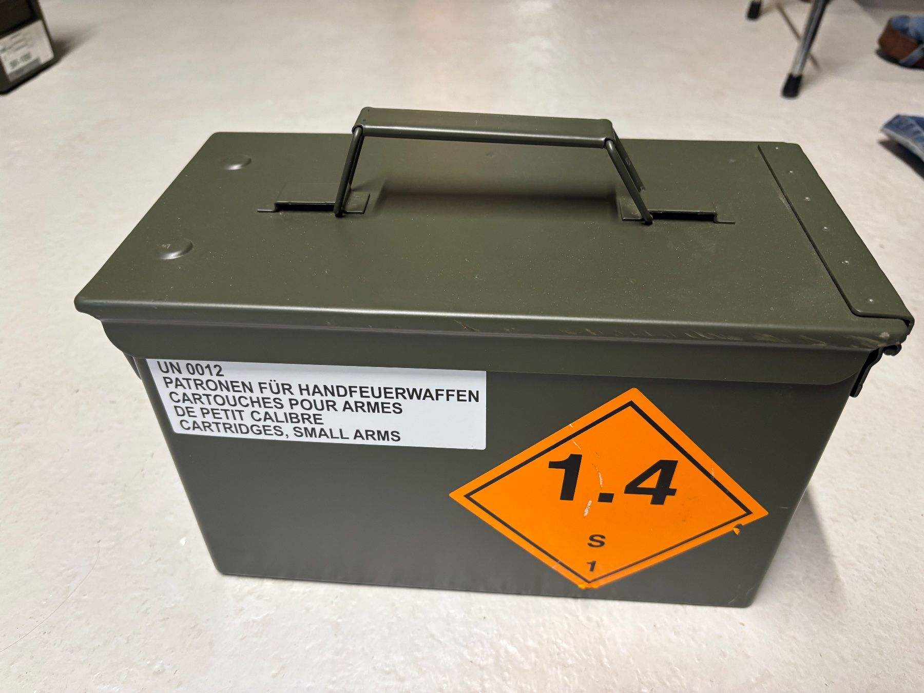Attrezzatura & Pezzi di ricambio: Schweizer Armee original Munitionskiste GP11 Blechbehälter – Usato da THERWIL venduto da Fcbbasel
