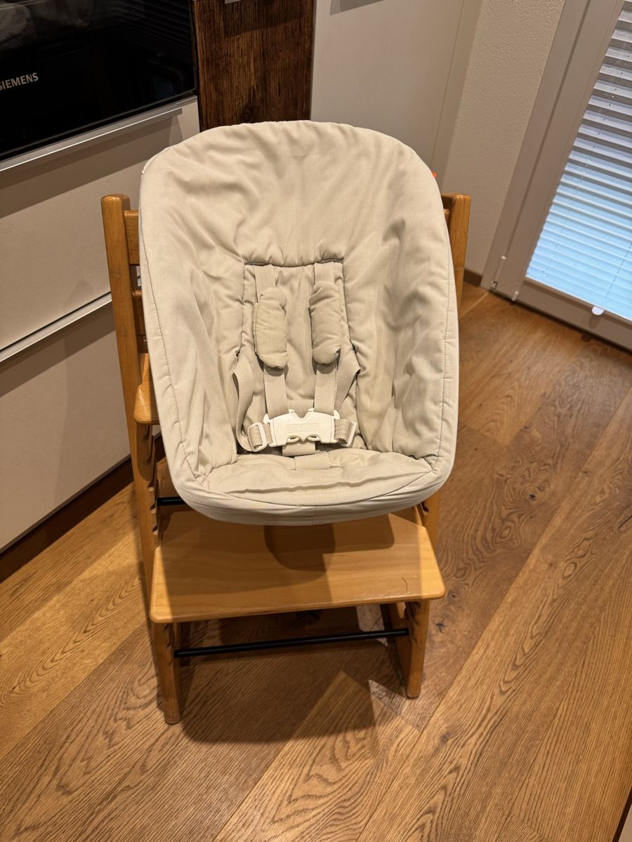 Stokke Seggioloni: Stokke Tripp Trapp Babyschale/Newborn Set  – Usato da Neuhaus SG venduto da cassanita
