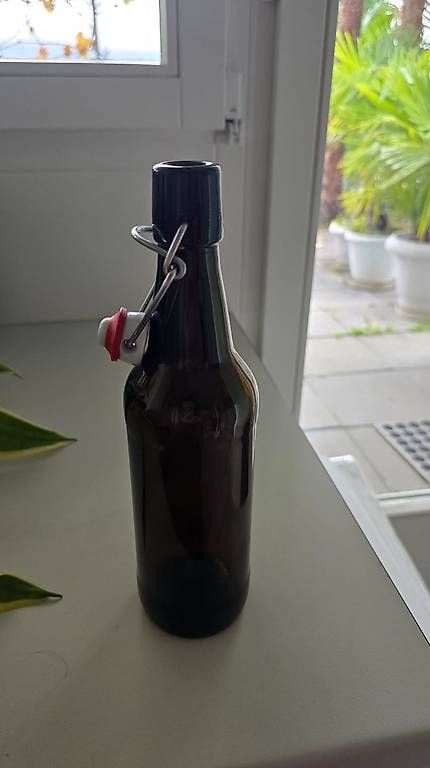 Bicchieri, Caraffe & Bottiglie: Bügelflaschen braun ca.500 ml – Usato da Sarnen venduto da monfur 1