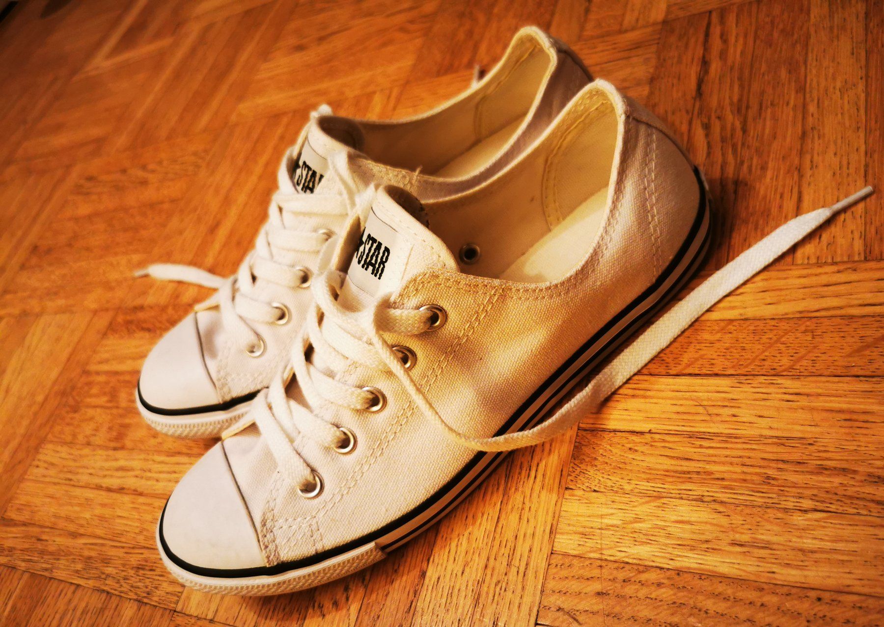 Converse Damenschuhe: Converse All Star weiss – Gebraucht aus Steffisburg von AroundTheWorld