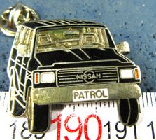 NISSAN PATROL SUV AUTO PIN ENAMEL 32mm VINTAGE OLDI
