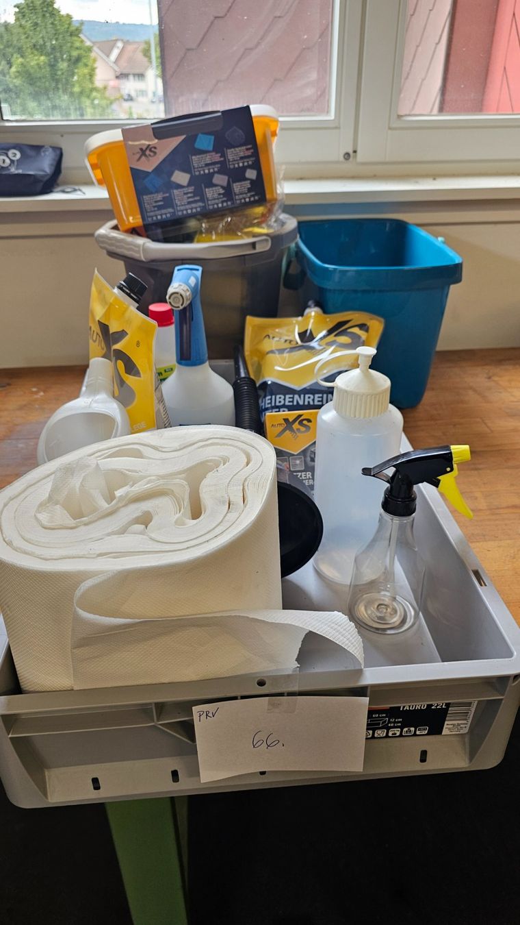 Produits d'entretien: Posten mit Reinigungsset – D'occasion à Diessenhofen par Osio