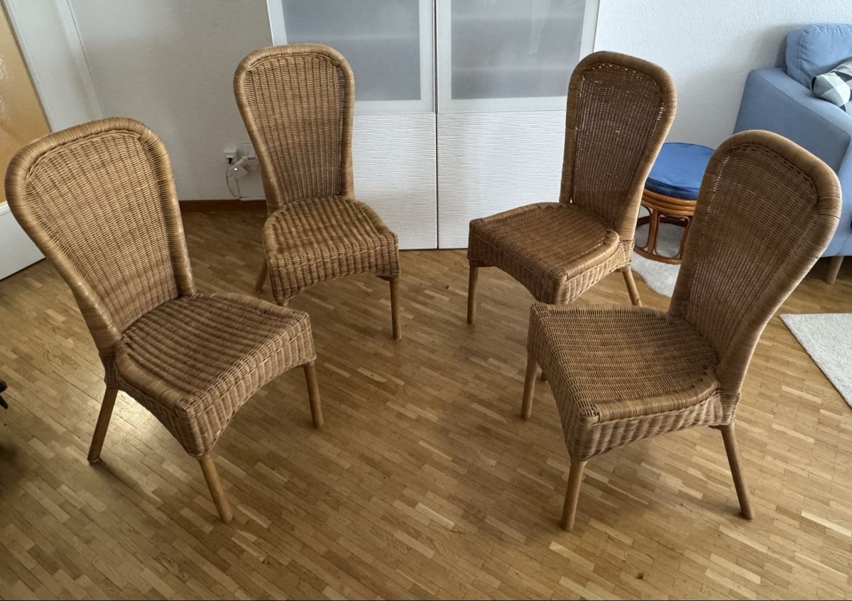 Sedie: Lot de 4 chaises en bois – Usato da Genève venduto da AS27