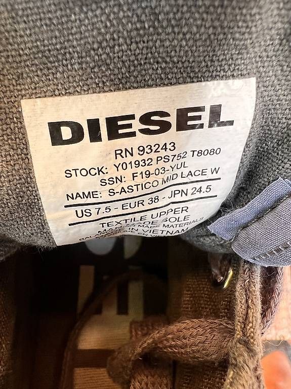 Scarpe da donna: Diesel Sneaker 38 – Usato da Ettiswil venduto da Devitas 2