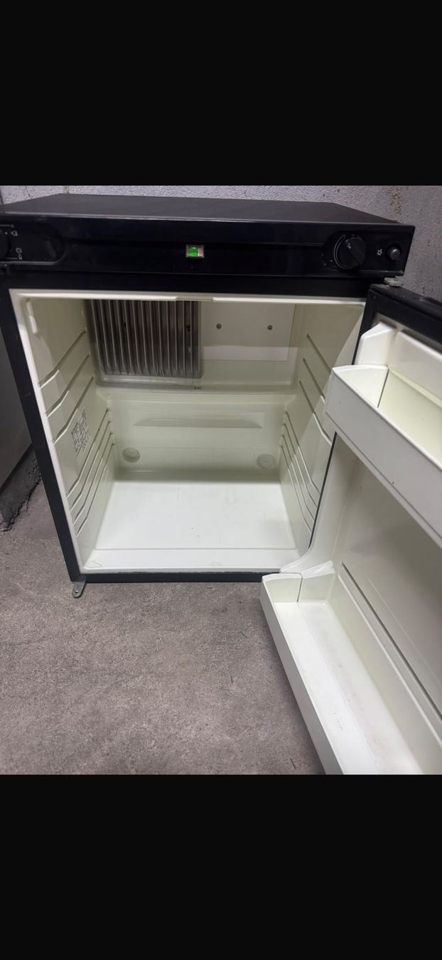 Frigoriferi: Dometic absorber Kühlschrank  – Usato da Winterthur venduto da nuf_wm7b 1