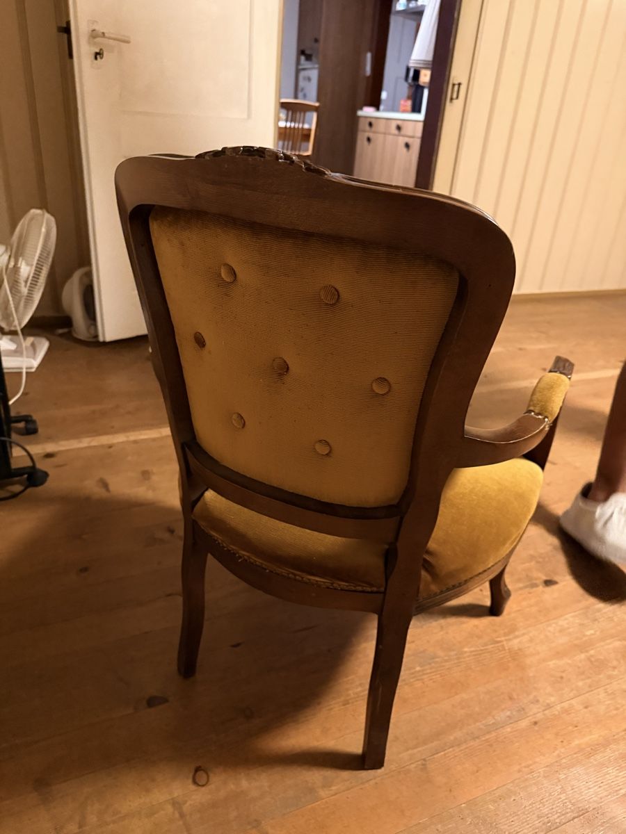 Sessel: Antiker Sessel – Gebraucht aus Schafisheim von Flawiia 1