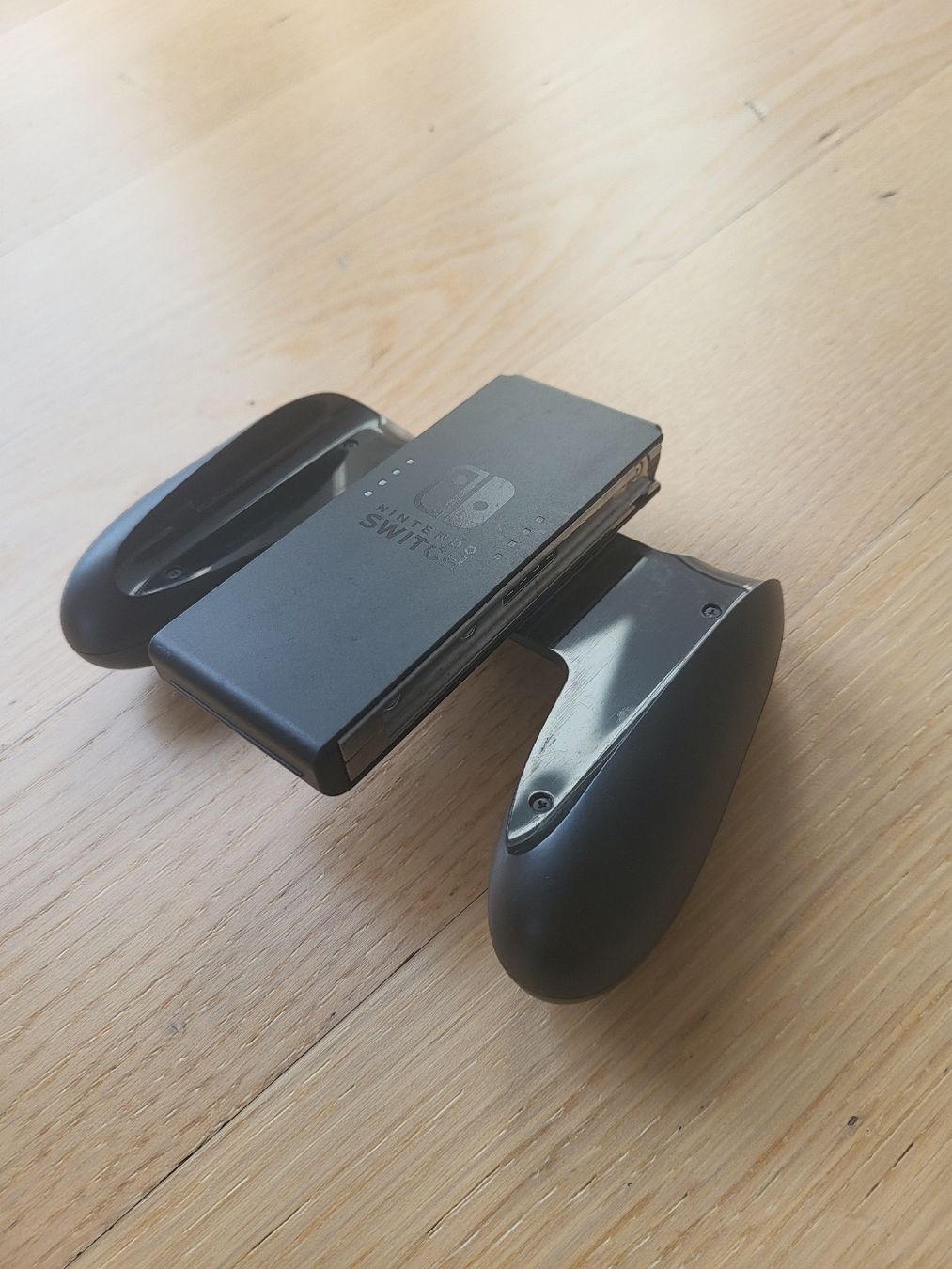 Nintendo Controller: Nintendo Switch Joy-Con Grip Original Controller Halter – Usato da Uster venduto da flo1499 1