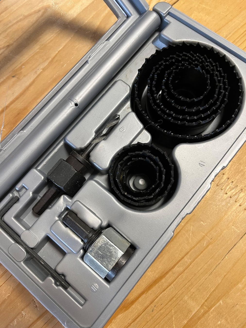 Trapani: Hole Saw Set Accessories for Power Drill in Case – Usato da Leysin venduto da nevin.mccallum 2
