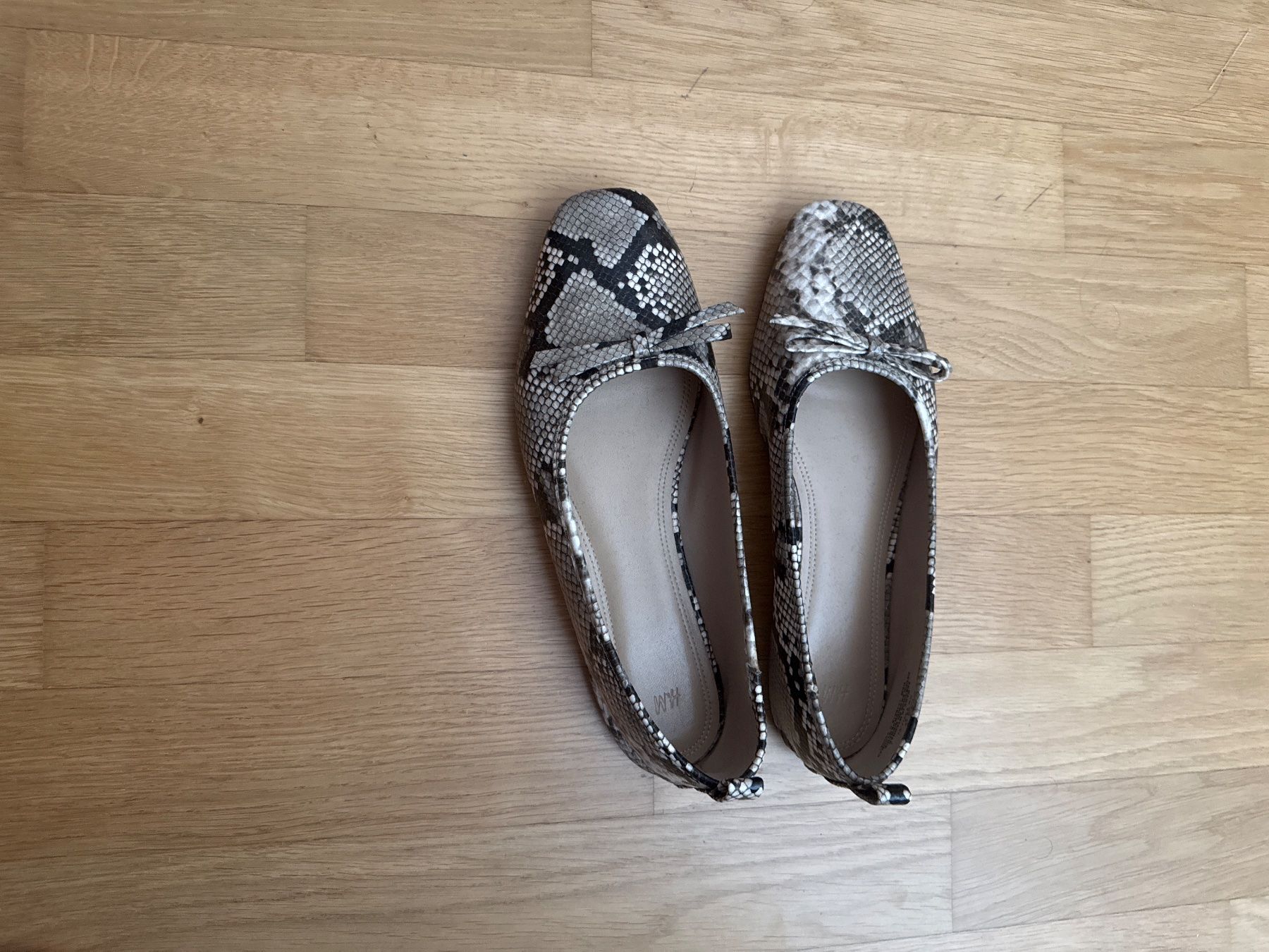 H&M Chaussures femmes: Ballerinas Schlangenprint – D'occasion à Arlesheim par Schlumsi 1