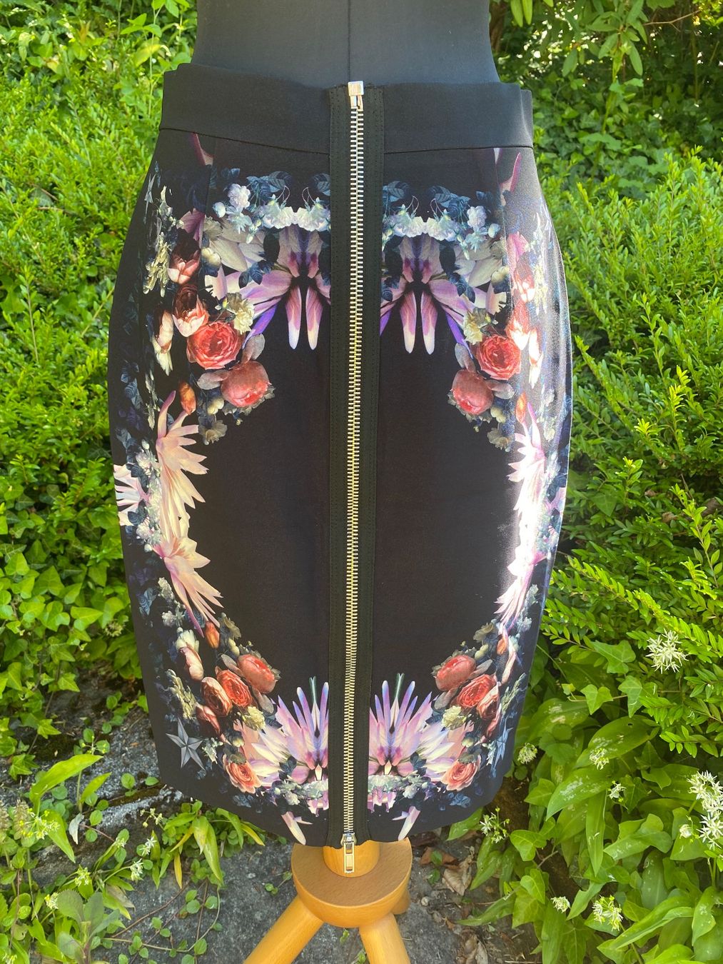 Givenchy Röcke: GIVENCHY Rock mit Blumenmuster, Gr. 38 – Gebraucht aus Zürich von JDB_Vintage 2