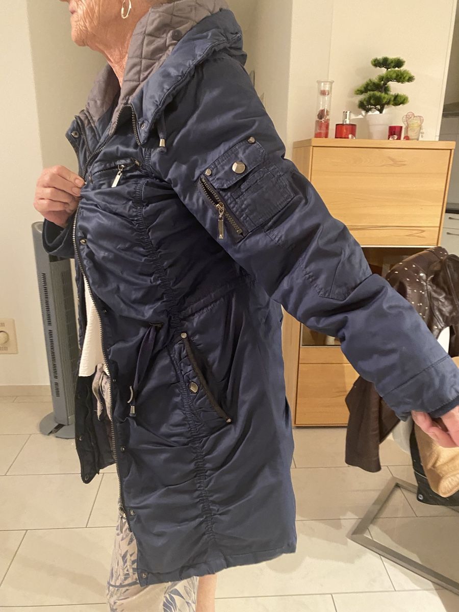 Giacche: Winterjacke blau mit Kapuze – Usato da Brugg AG venduto da Honeybee6