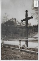 Rue - Dorfansicht mit Wegkreuz