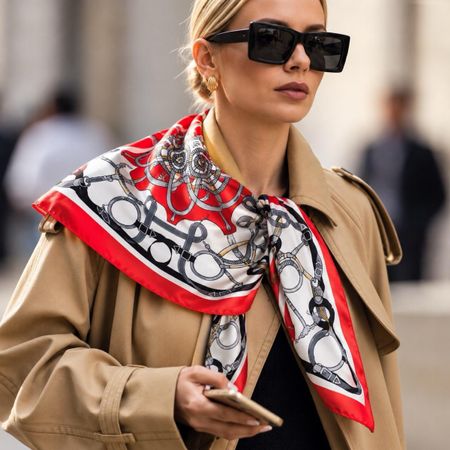 ✨ SILK SCARF | 50 × 50 CM | MINT CONDITION