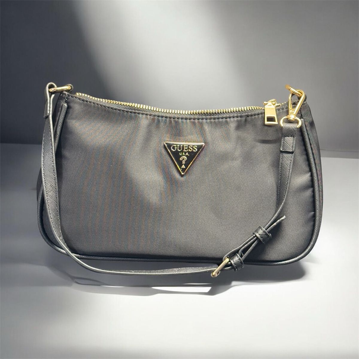 Guess Sacs femmes: Sac à main Guess – Neuf avec emballage d'origine à Châtel-St-Denis par Montclair_Swiss 3
