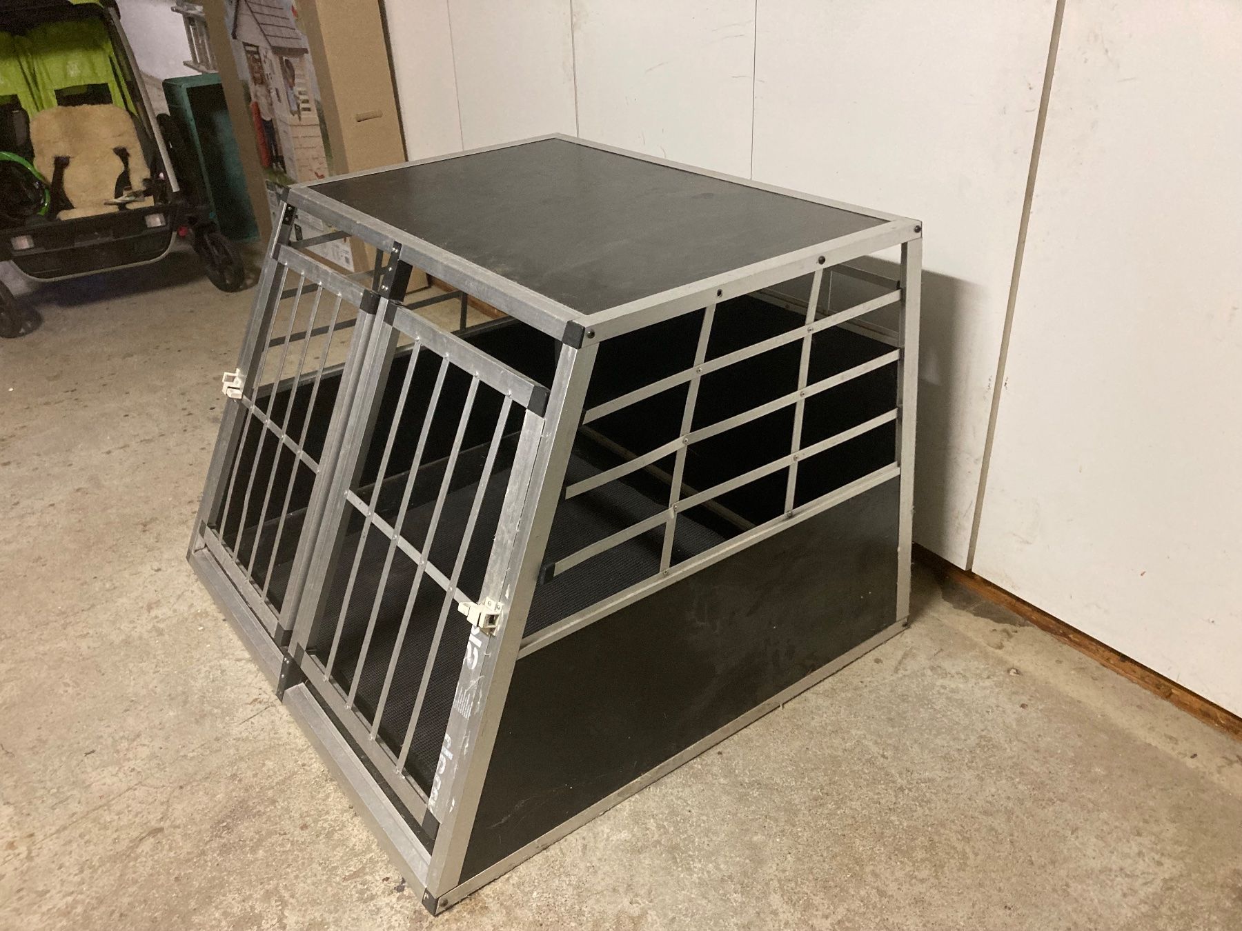 Käfige, Transport & Sicherheit: Hundebox – Gebraucht aus Oberdorf SO von Eymi0