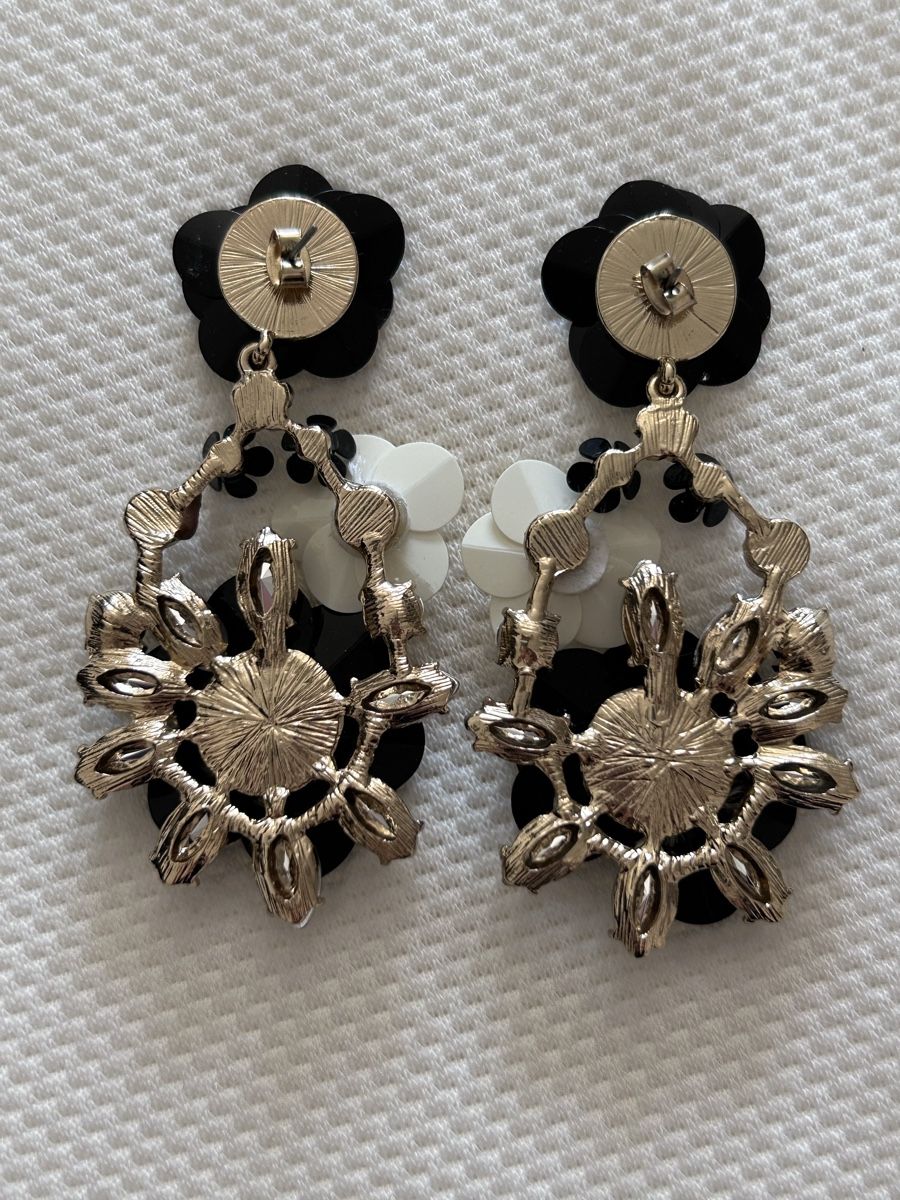Orecchini pendenti & Orecchini a lobo: Black & White Flower Earrings – Nuovo (secondo la descrizione) da Biel/Bienne venduto da zit_v5yc 1