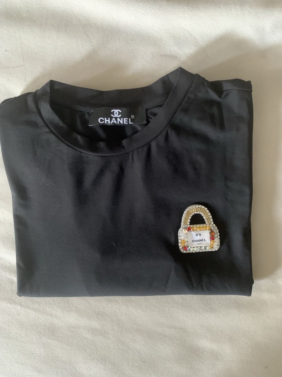 Chanel T-shirt: Chanel Sweatshirt – Usato da Bergdietikon venduto da zor_856j