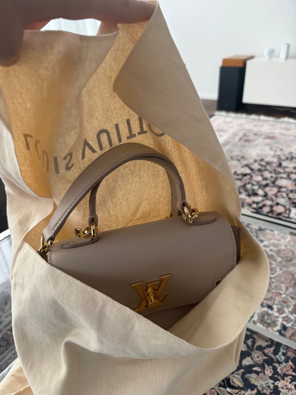Borse da donna: Louis Vuitton Lock Me plus Portmonee – Usato da Jonen venduto da Motie 5