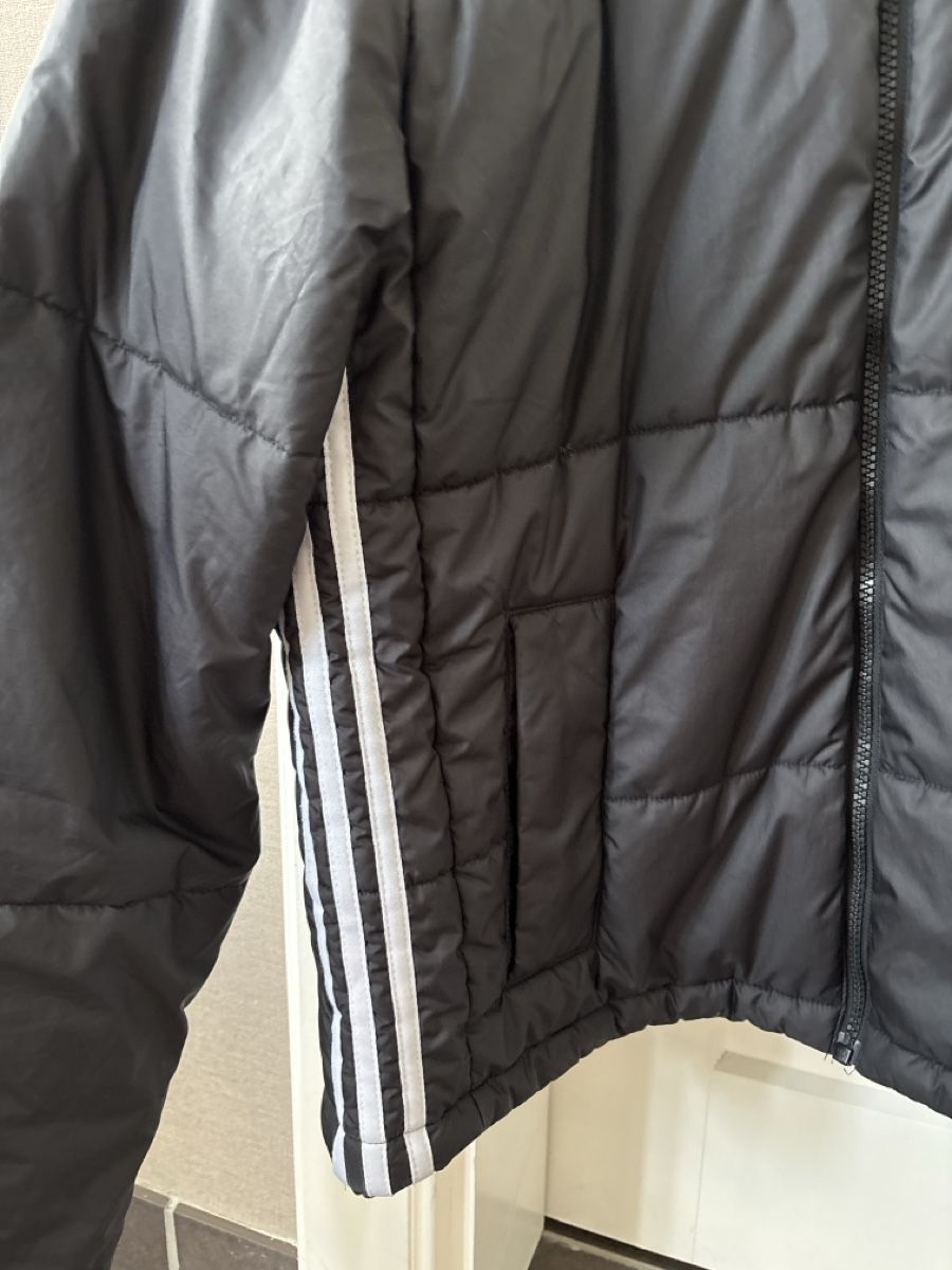 Adidas Vestes: Veste Adidas M – D'occasion à Yverdon-les-Bains par jen_h9br 1
