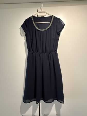 Dunkles Sommerkleid mit Perlenbesatz Gr. 40, gut erhalten