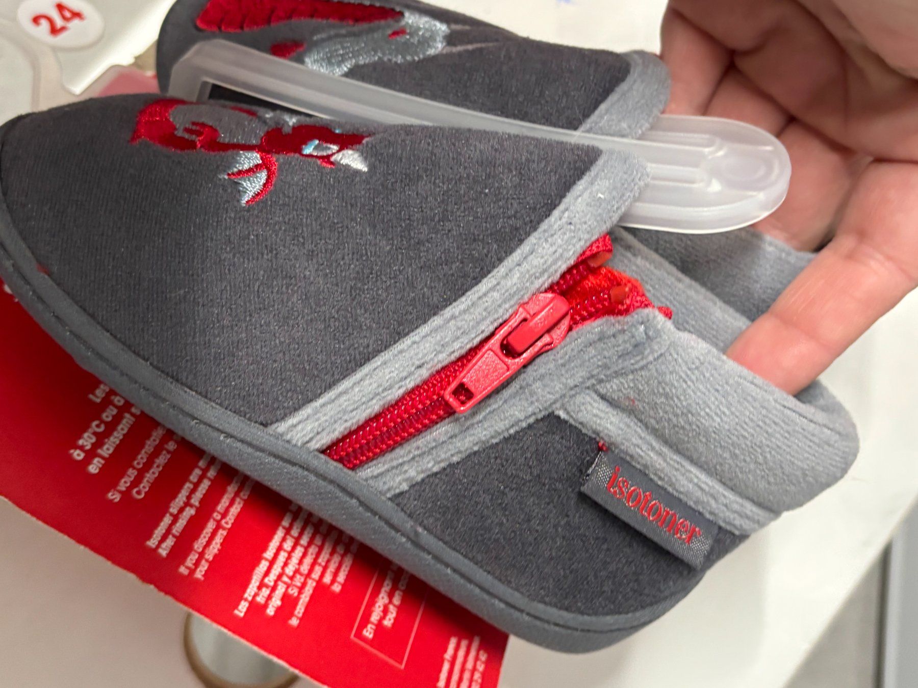 Scarpe per ragazzi: Pantoufle Isotoner taille 24 dragon neuf – Nuovo (secondo la descrizione) da Salvenach venduto da gwenwywar 1