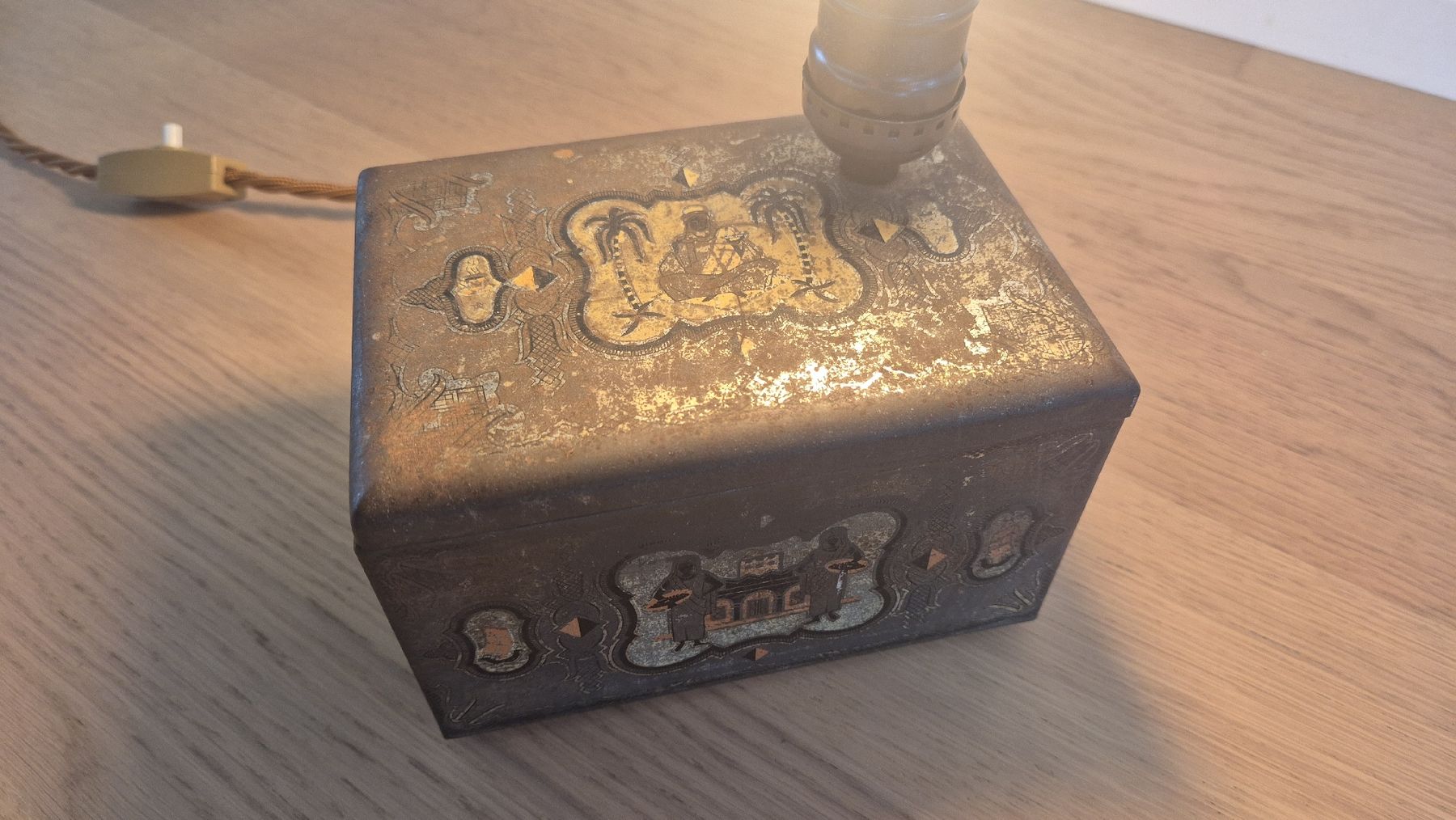 Lampen: Schöne Lampe aus antiker Box – Gebraucht aus Neftenbach von Matterberg 1