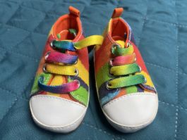 Babyschuhe Regenbogenfarben, neuwertig!