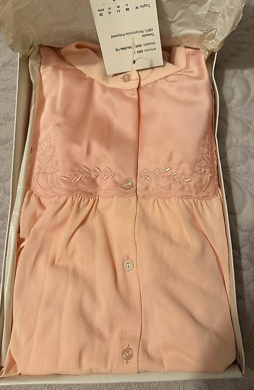Negligees & Pigiami: Langes Nachthemd – Usato da St. Gallen venduto da EllyM.