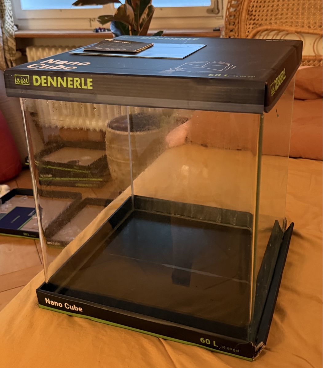 Acquari: 60 Liter Aquarium Dennerle Nano Cube – Nuovo (secondo la descrizione) da Zürich venduto da NorinaAurora