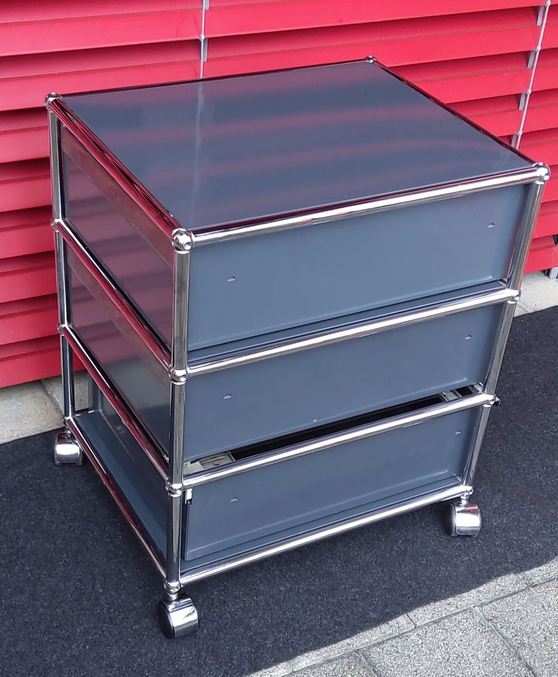 USM Eléments de bureau: USM Korpus/Rollcontainer ab 1.- – D'occasion à Safnern par Leila2 2