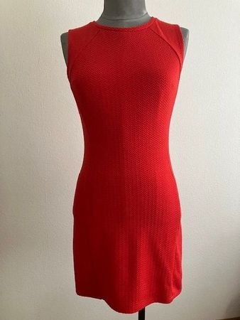 Robe rouge élégante, taille S