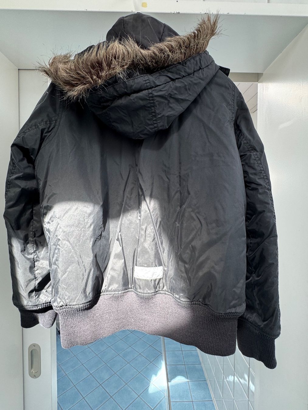 Jacken: Winterjacke mit Kapuze, Grösse S – Gebraucht aus Urdorf von roses202 1
