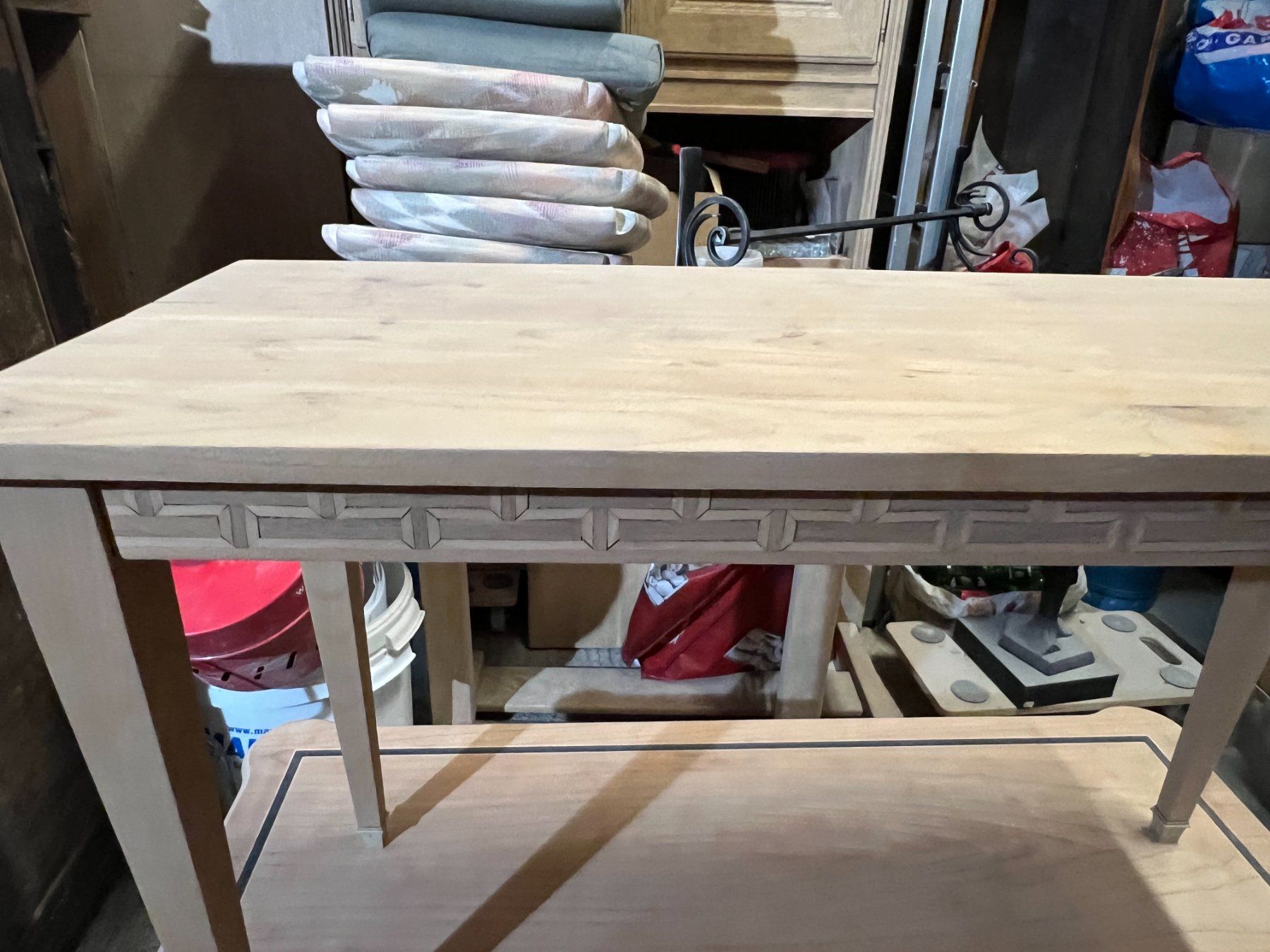 Tavoli: ART 987-J Table d'appoint marquetée sablé – Usato da Pont-La-Ville venduto da BCMGLEAL 2