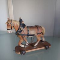 Antikes Pferd auf Holzbrett mit Rädern Sammlerstück Rarität