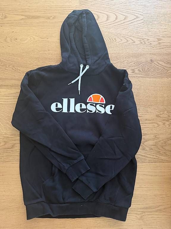 Pullover & Sweatshirts: ellesse Hoodie – Gebraucht aus Heerbrugg von Taems_83