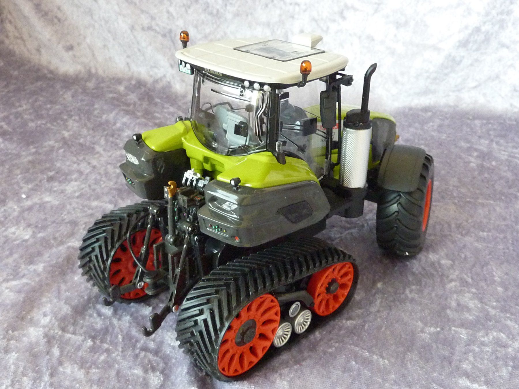 Wiking Kit di modellismo & Modellini statici: Raupentraktor Claas 930 Axion 1:32 – Nuovo (secondo la descrizione) da Dürrenäsch venduto da modellautos4you 6