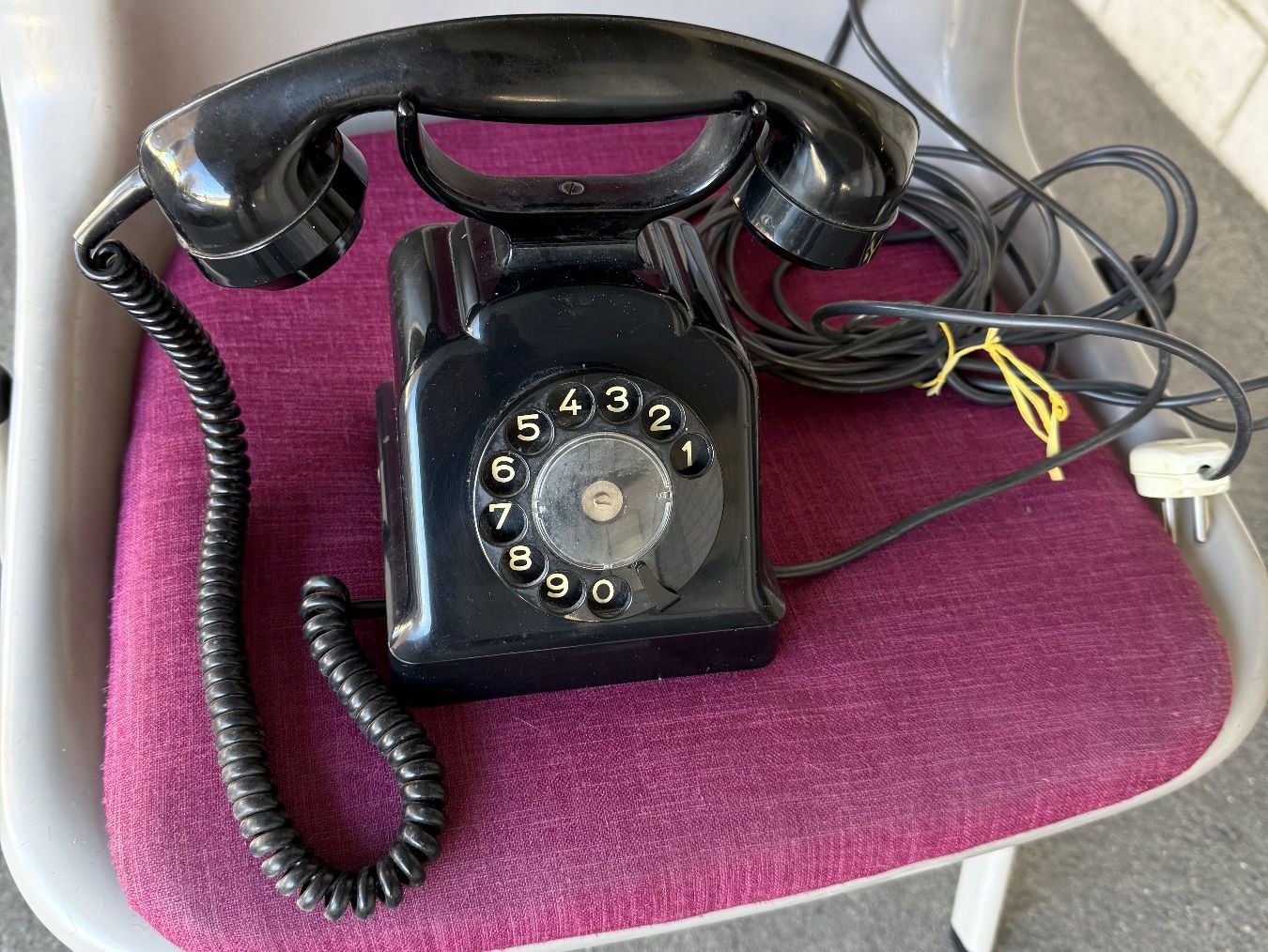 Telefone: Tischstation Modell 29 Alt Telefon – Gebraucht aus Grenchen von YoshiSan74