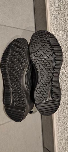 Nike Scarpe per ragazzi: Nike Turnschuhe/Sneaker Gr. 33.5 – Usato da Oberhofen AG venduto da iitf2020 7