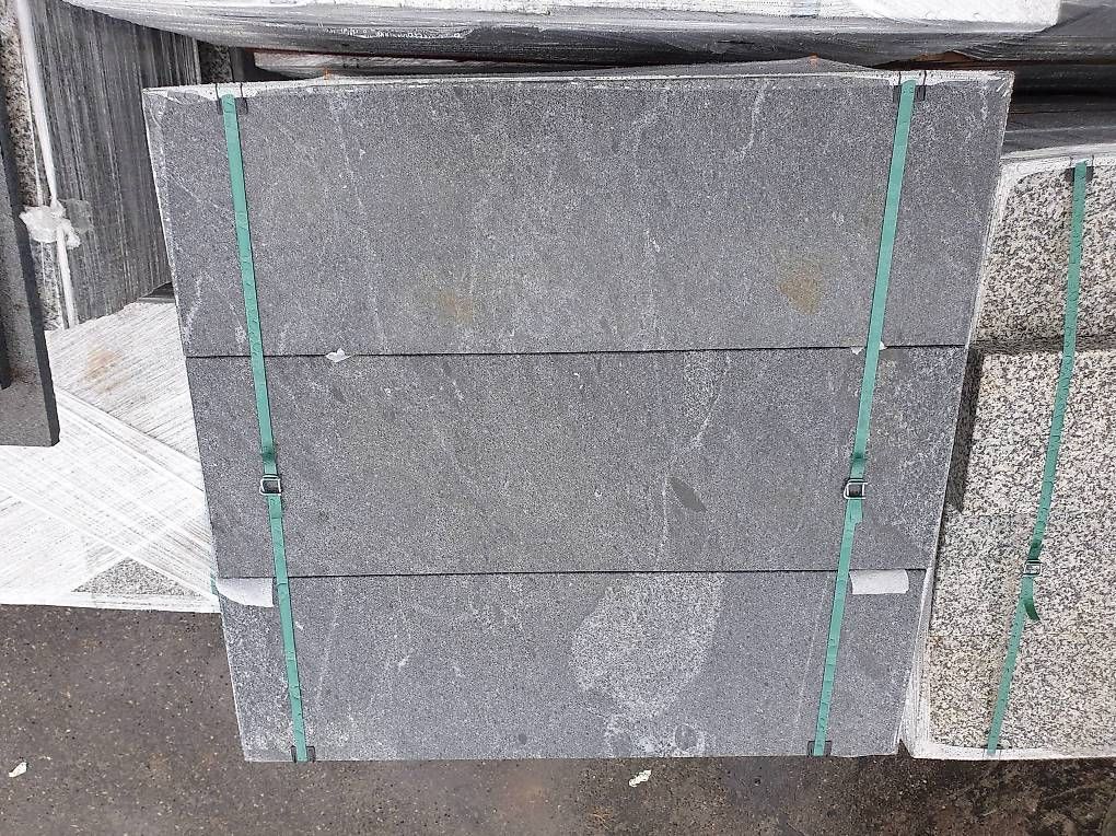 Pietre & tegole: bordures en granit gris anthracite – Usato da Corsier-sur-Vevey venduto da hel_lvr5 2