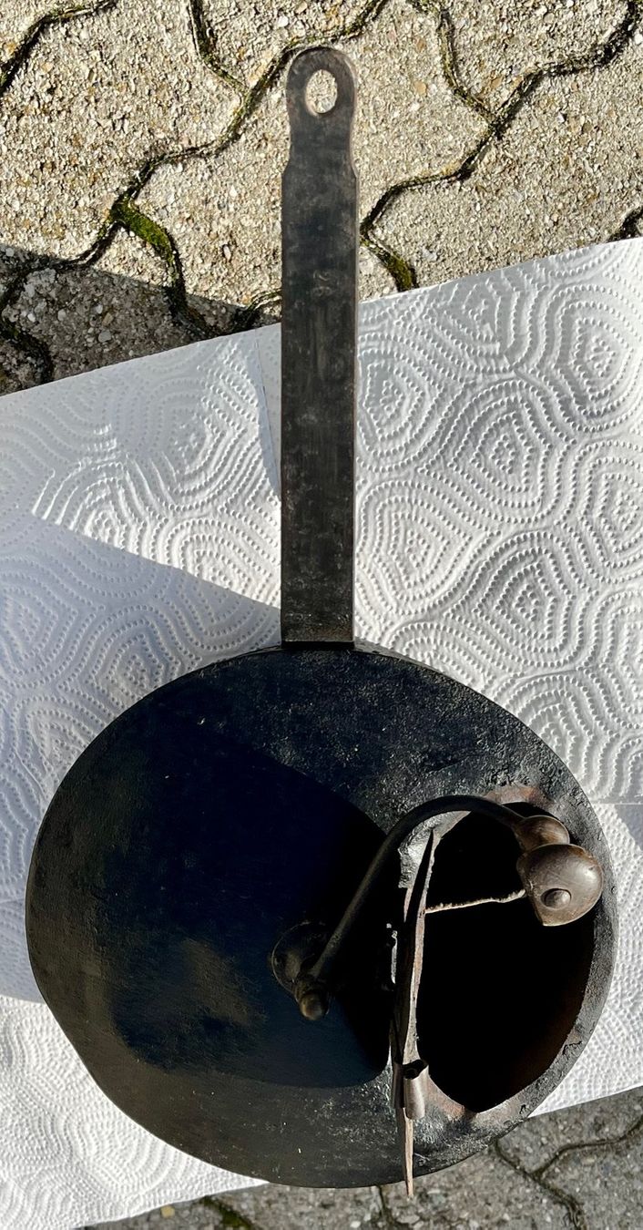 Padelle: Antiker manueller Kaffeeröster. – Usato da Fribourg venduto da Kumpaan