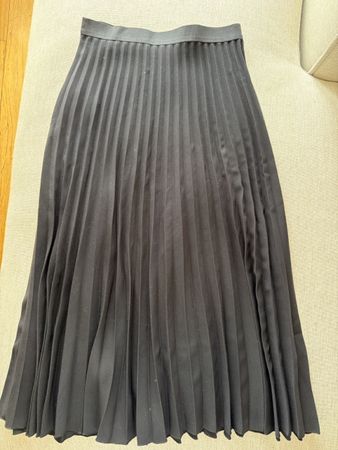 Jupe plissée noire Arket taille 34 bon état général