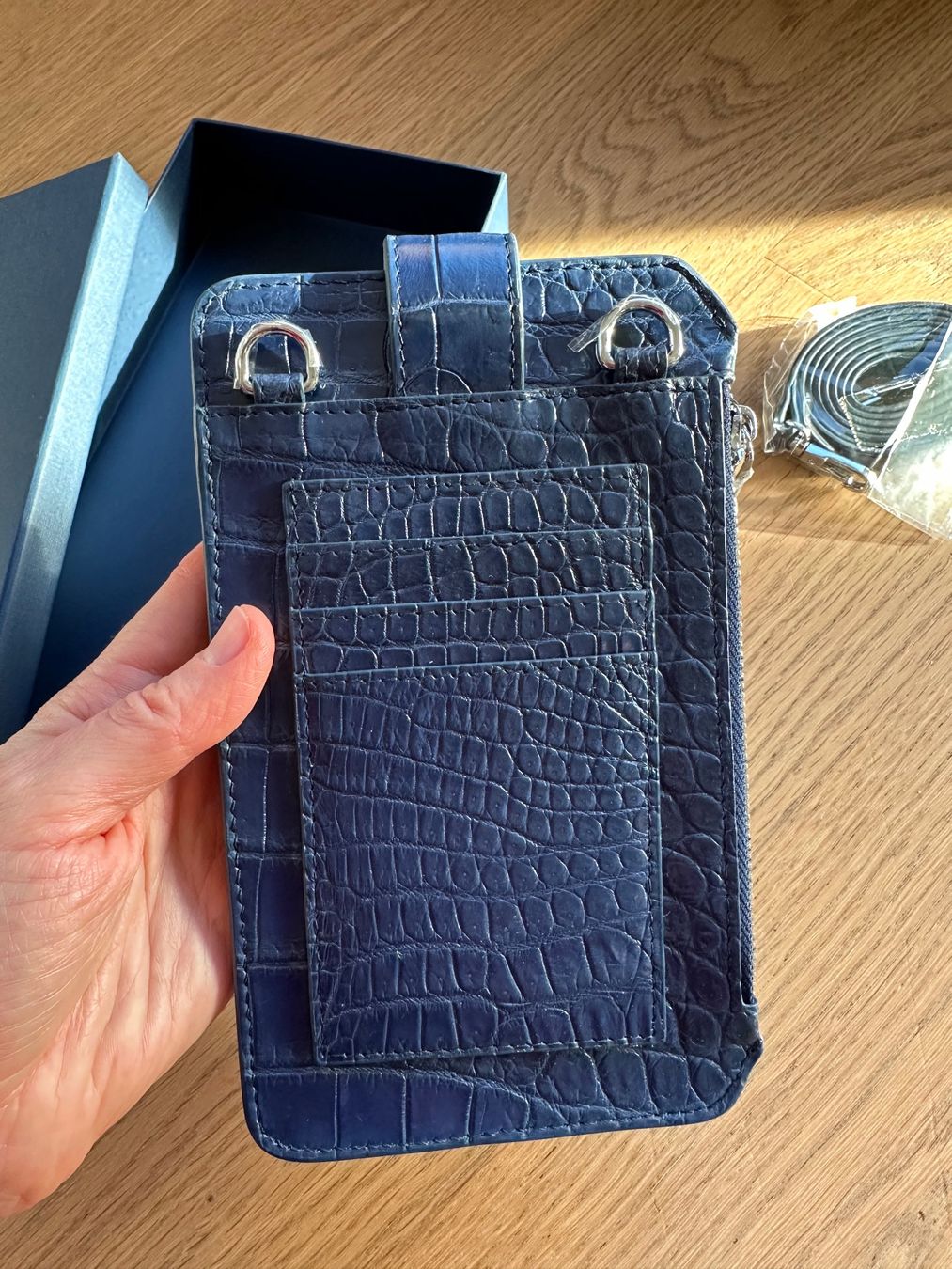 Cover & Protezioni schermo: Leder Handytasche in Kroko-Optik, Neu mit Box – Nuovo e nell'imballaggio originale da Uezwil venduto da Mariannke 2