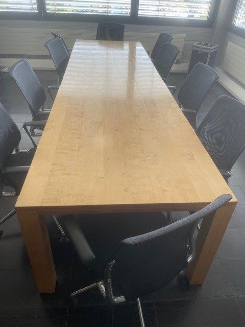 Tavoli: Table de conférence zoom avec 10 chaises Vitra – Usato da Echallens venduto da berthouz 1