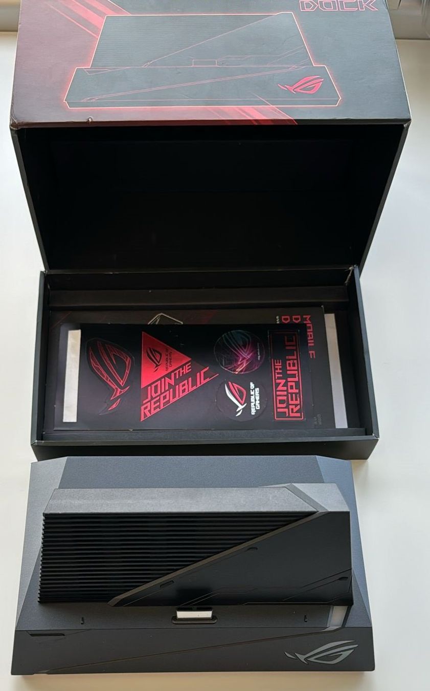 Asus Docking station: ASUS ROG PHONE Mobile Desktop Dock (ZS660KLD) – Usato da Zürich venduto da psale