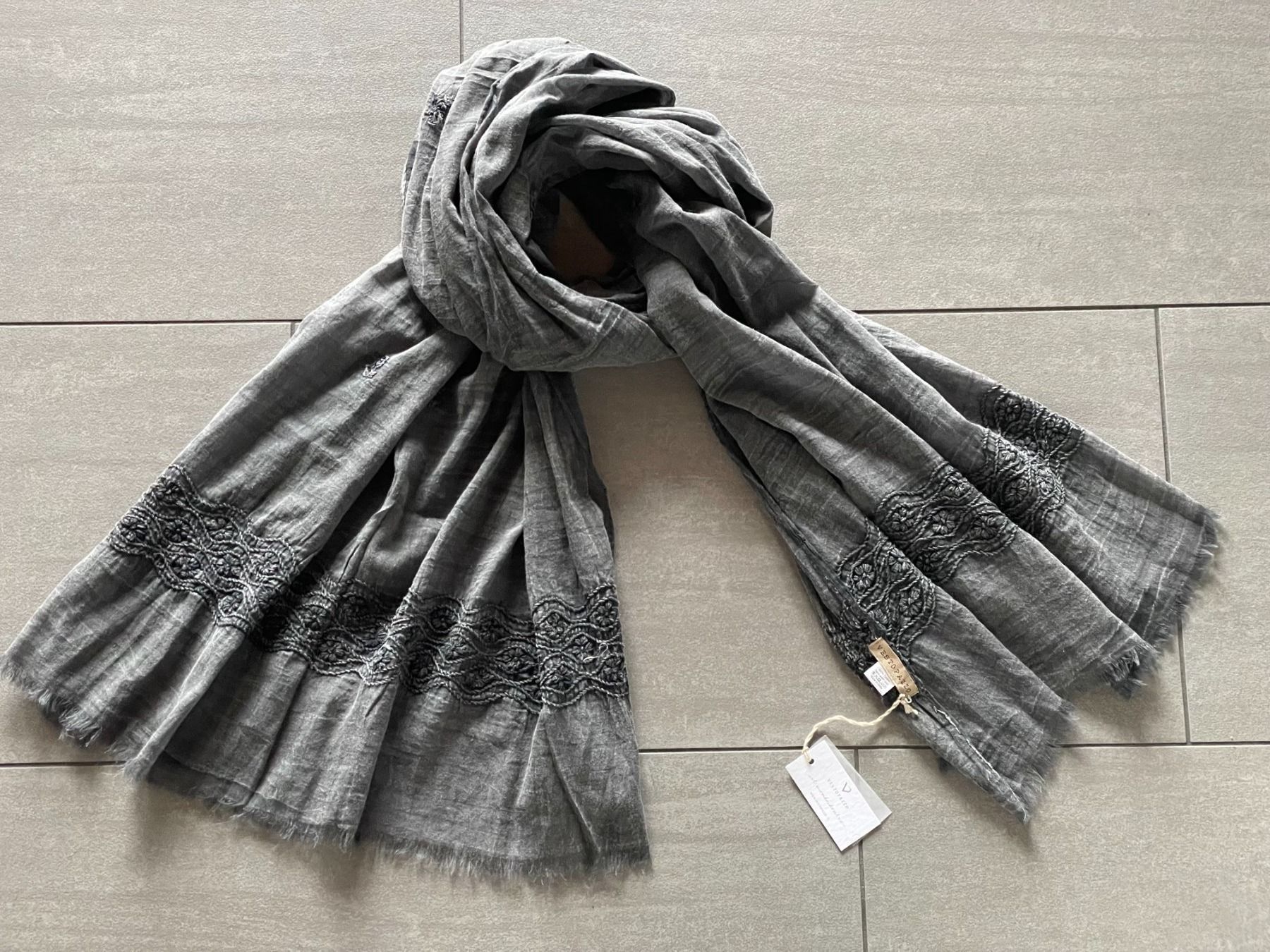 Foulard & Sciarpe: Schal von VESTOPAZZO – Nuovo e nell'imballaggio originale da Contra venduto da Oly_93